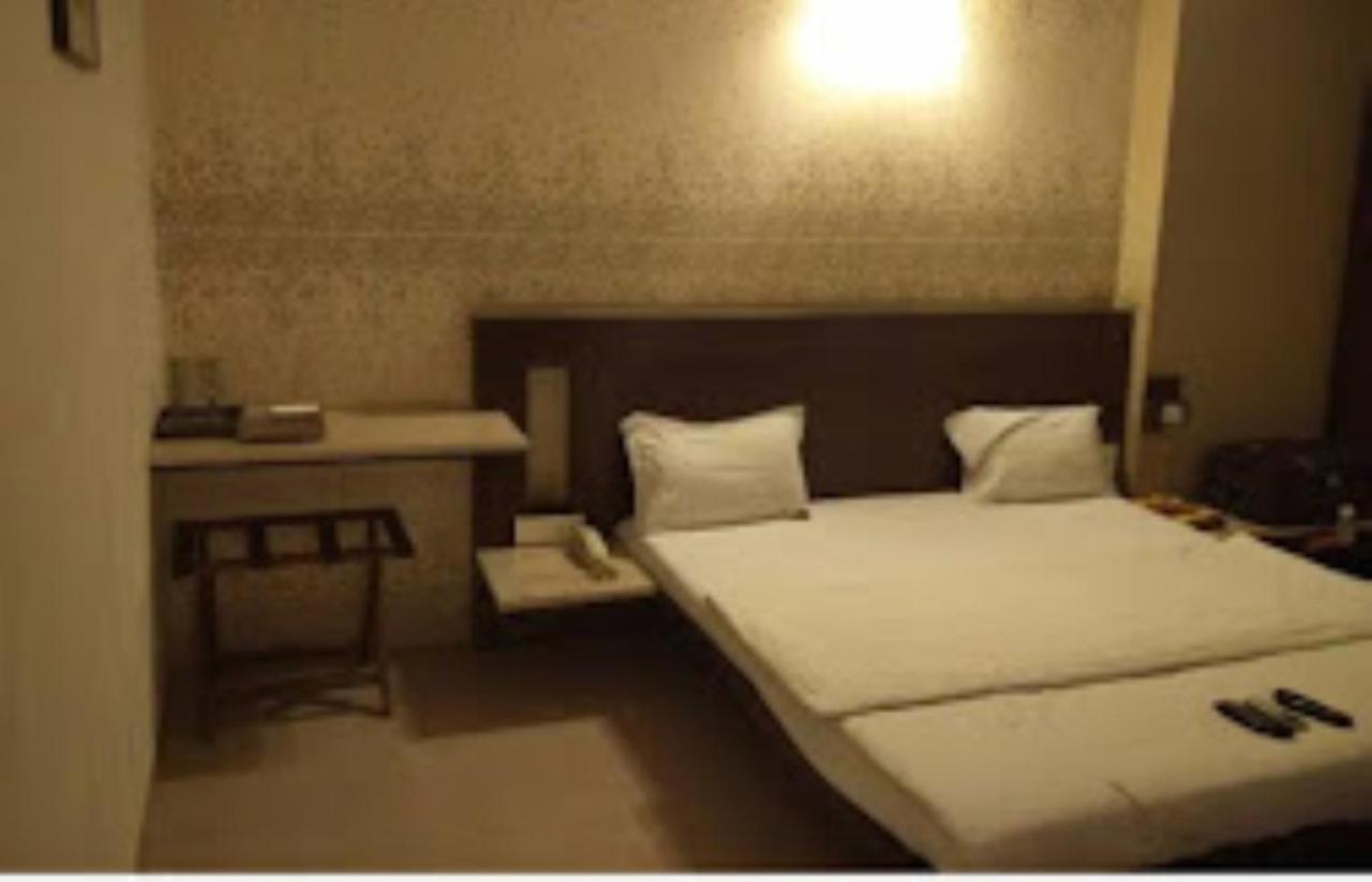 Hotel Sai Saya,ناسيك المظهر الخارجي الصورة