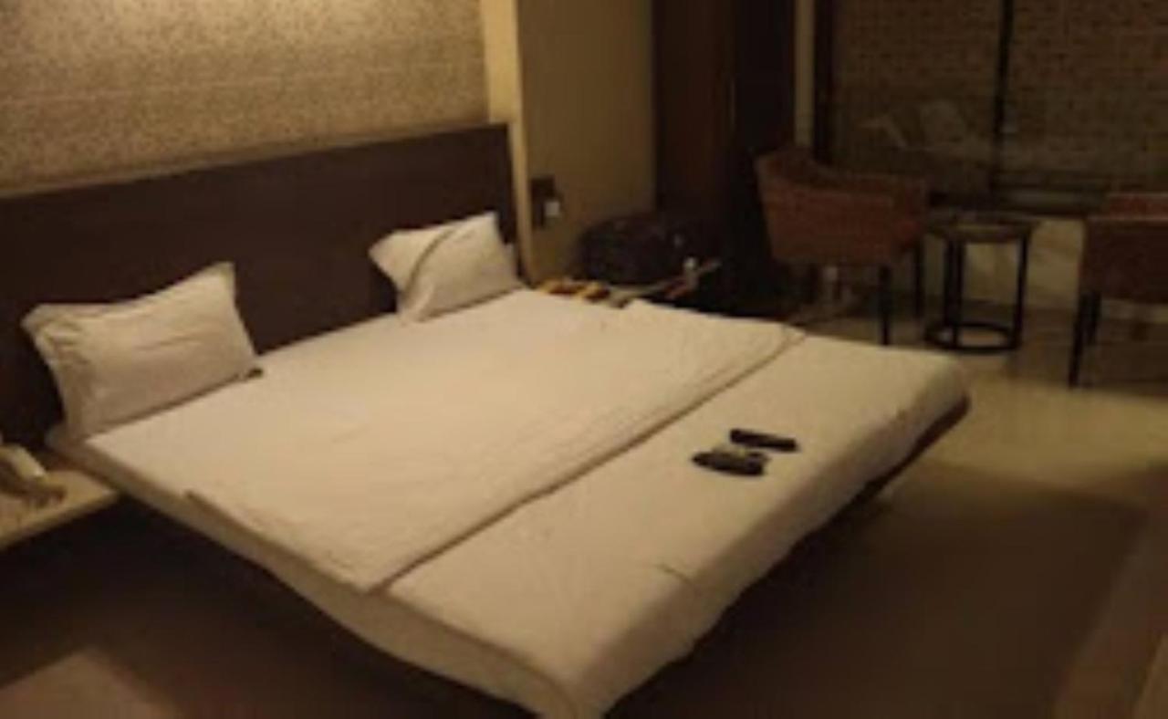 Hotel Sai Saya,ناسيك المظهر الخارجي الصورة