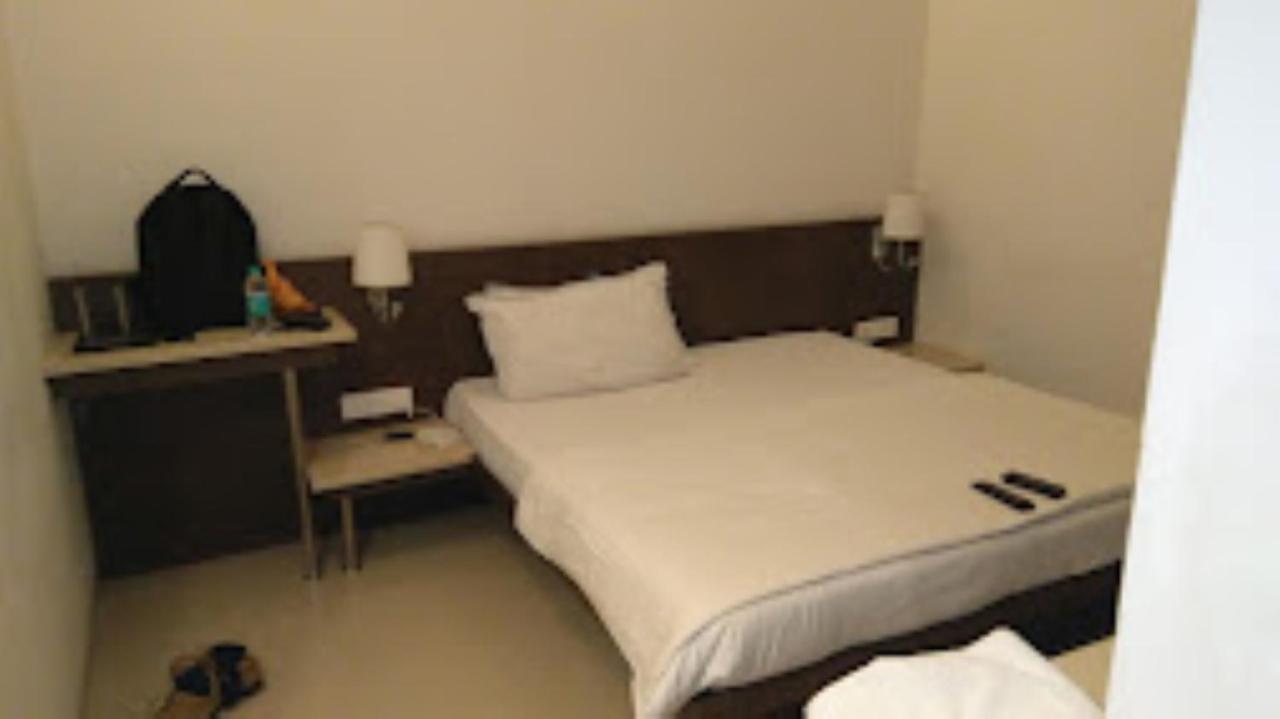 Hotel Sai Saya,ناسيك المظهر الخارجي الصورة